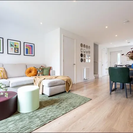 Elegance Retreat - 2 Bed Holiday Home With Parking Manchester Extérieur photo