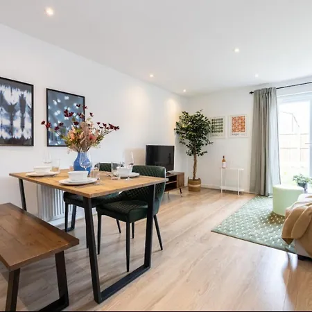Elegance Retreat - 2 Bed Holiday Home With Parking Manchester Extérieur photo