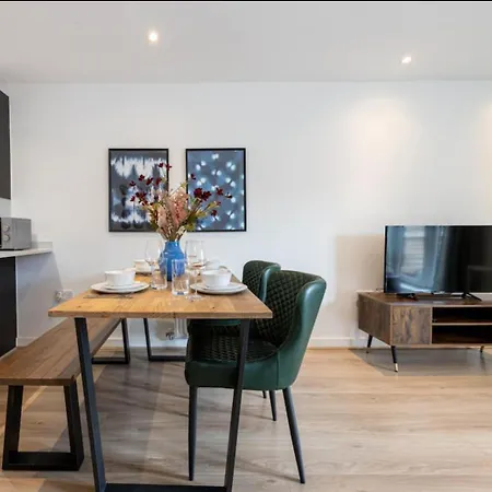 Elegance Retreat - 2 Bed Holiday Home With Parking Manchester Extérieur photo