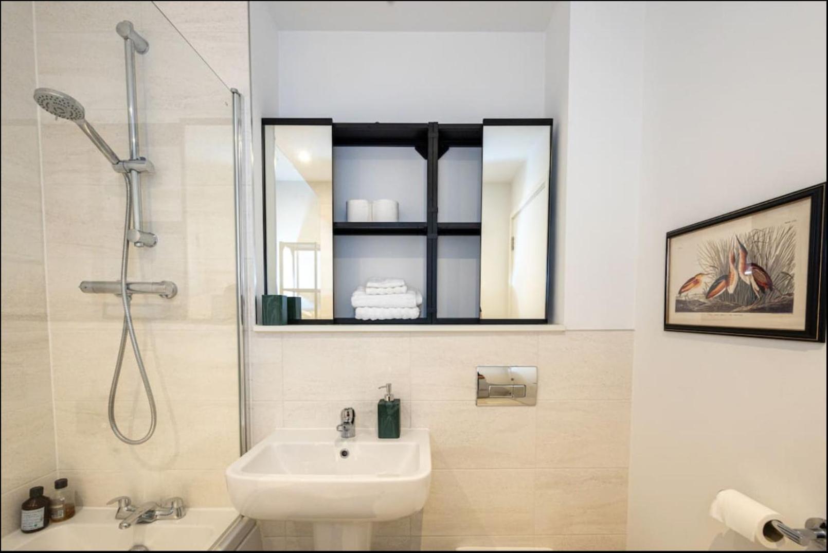 Elegance Retreat - 2 Bed With Parking Holiday home