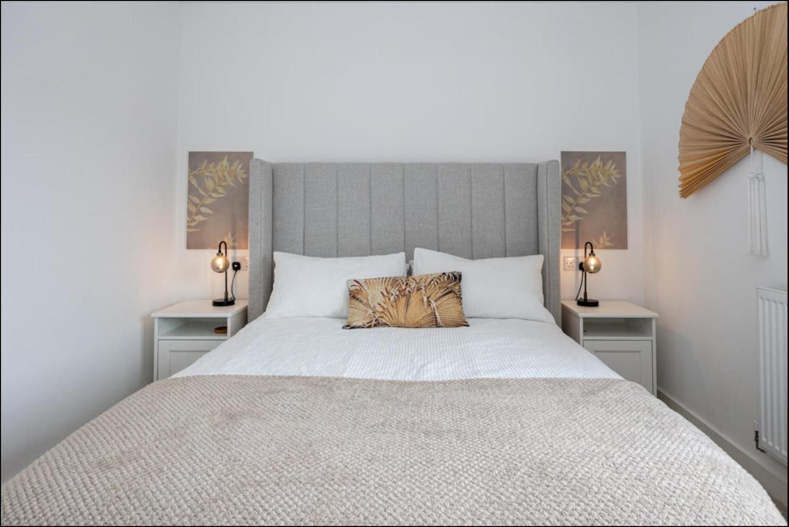 Elegance Retreat - 2 Bed With Parking Manchester