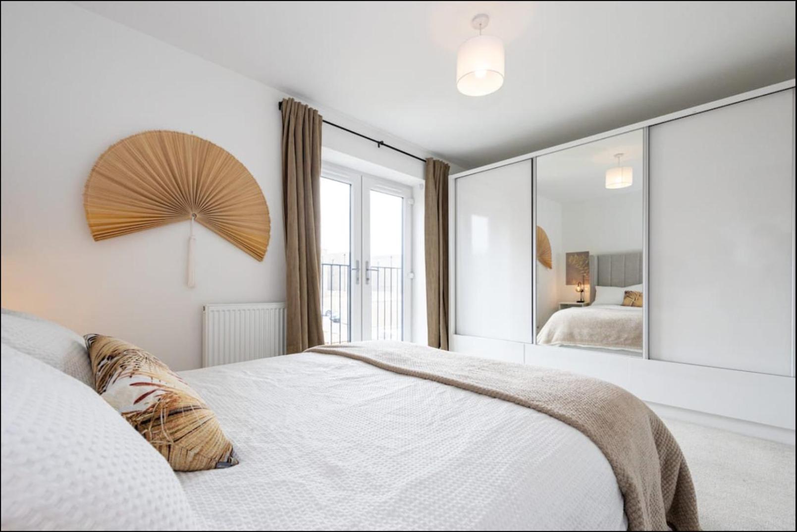 Elegance Retreat - 2 Bed With Parking Holiday home Manchester
