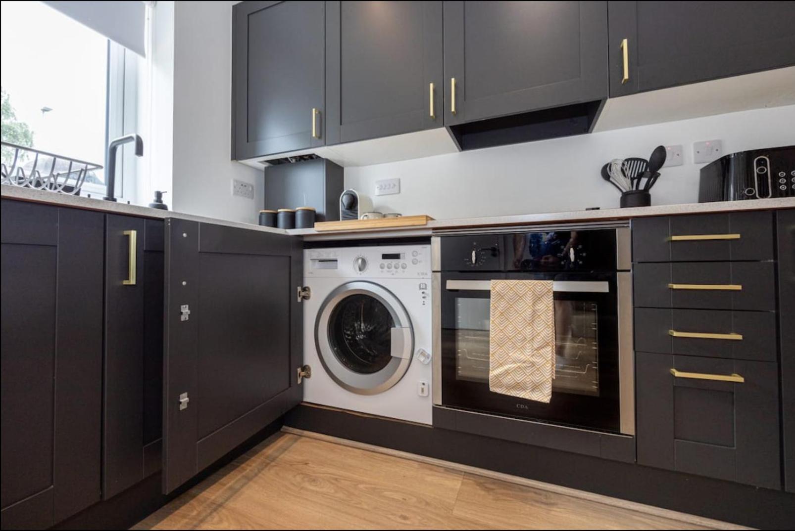 Elegance Retreat - 2 Bed With Parking Holiday home
