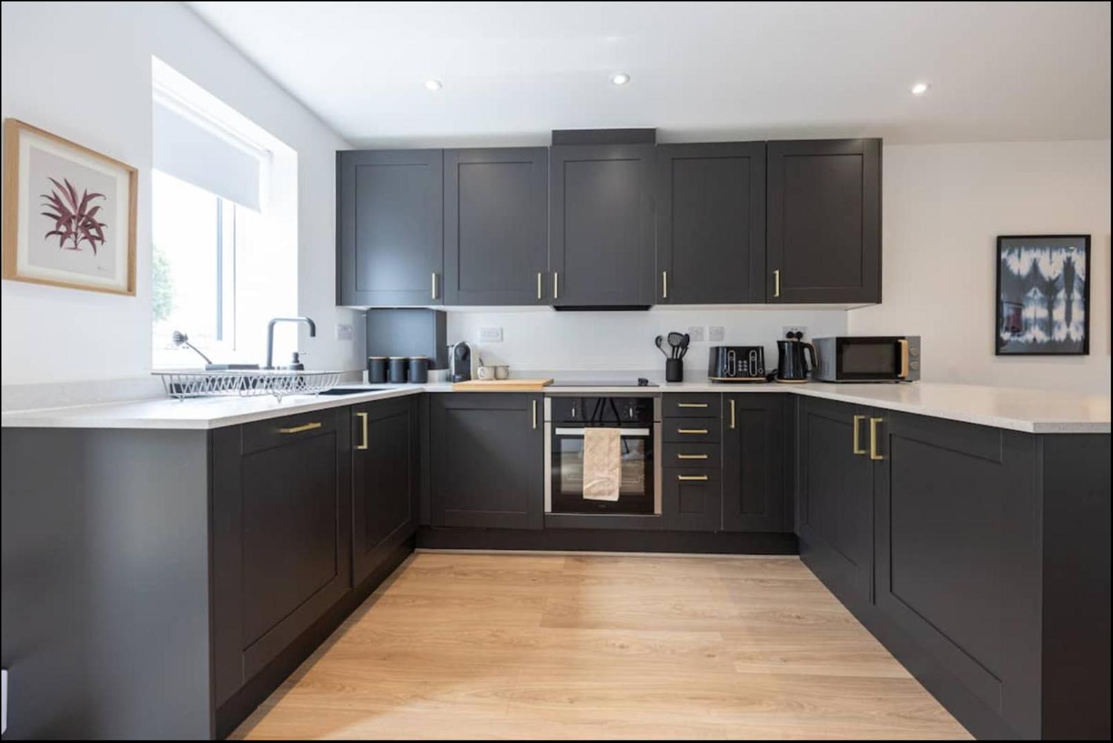 Holiday home Elegance Retreat - 2 Bed With Parking *