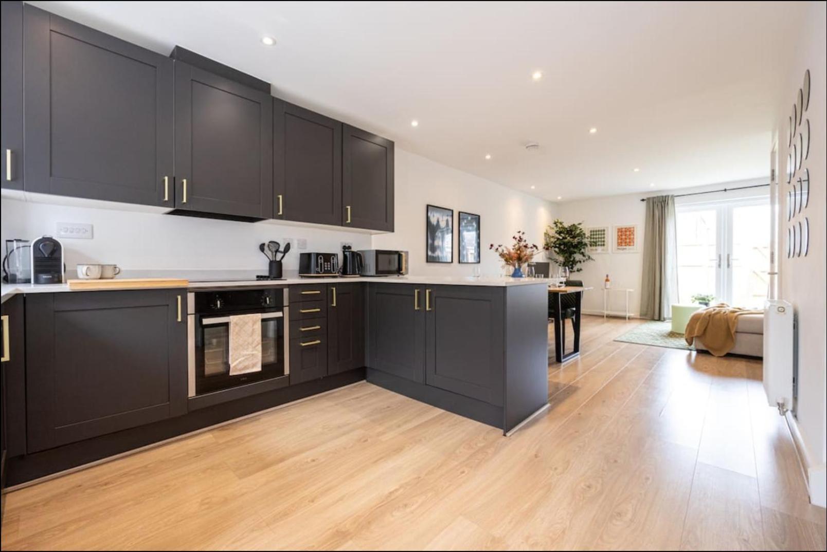 Elegance Retreat - 2 Bed With Parking Holiday home Manchester