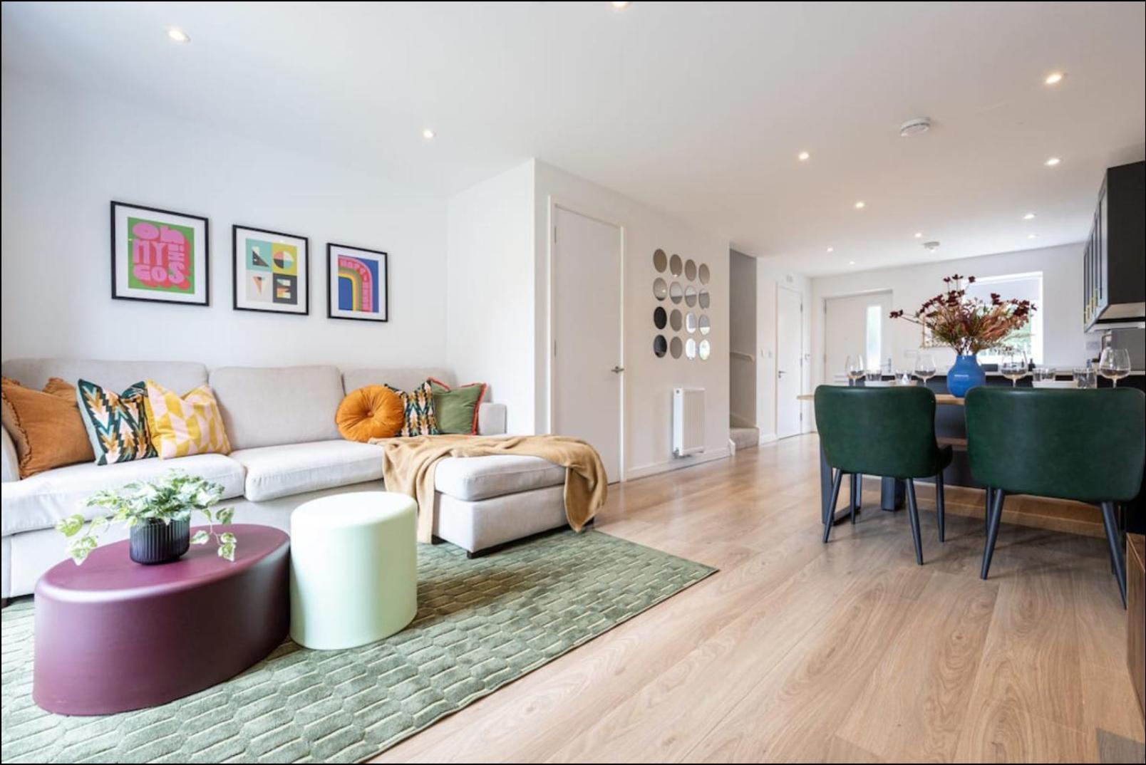 Elegance Retreat - 2 Bed With Parking Manchester