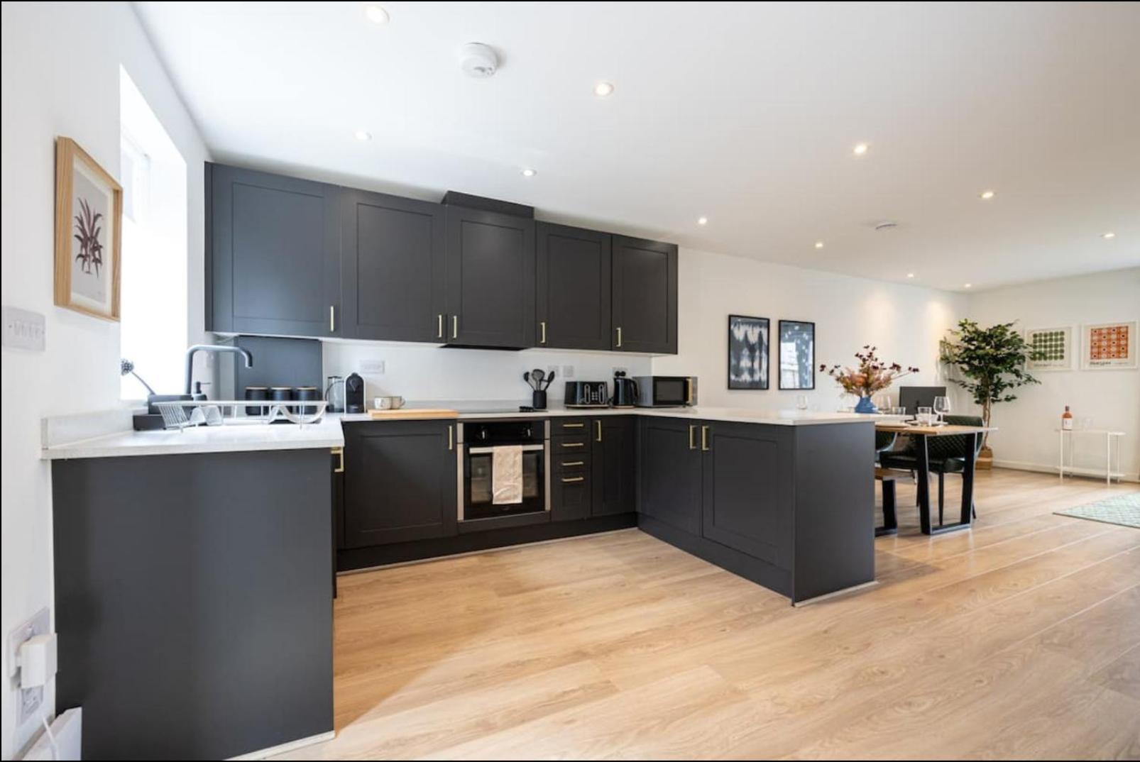 Holiday home Elegance Retreat - 2 Bed With Parking *