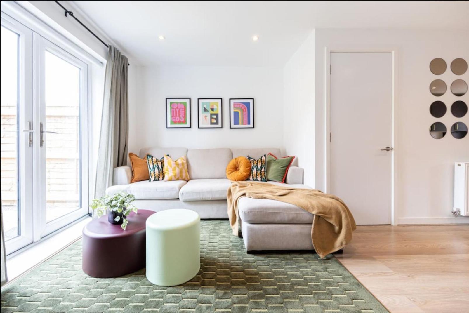 Elegance Retreat - 2 Bed With Parking Vakantiehuis *